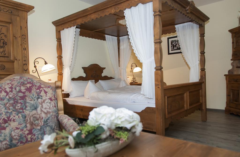 Landhotel Altes Pfarrhaus Kindelbrueck Room photo